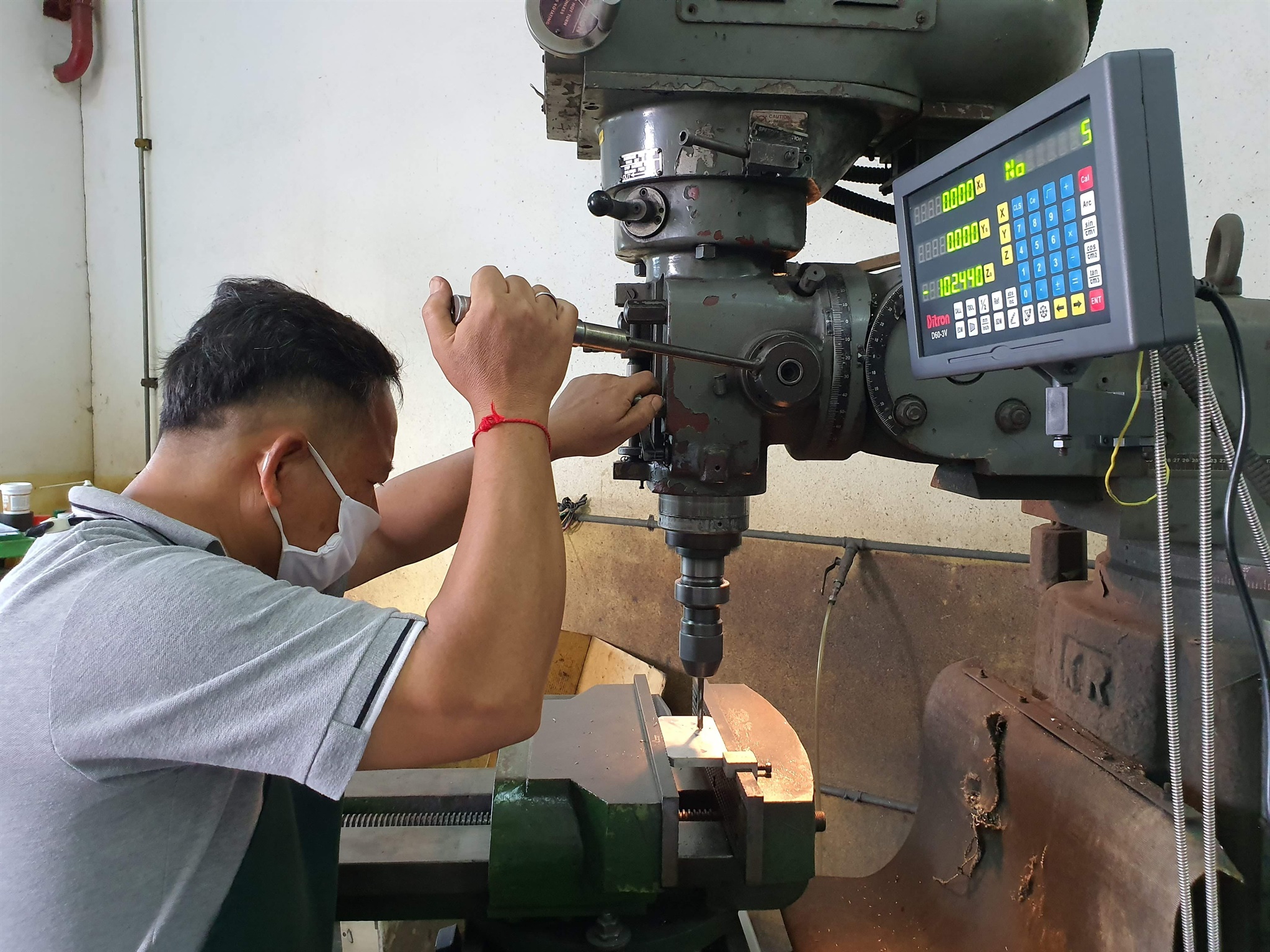 ตัวอย่างการเดินสายและยึดขายึดลิเนียร์สเกล